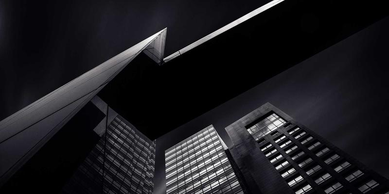 从宫廷到市井：白居易诗歌的通俗化革命及其对当代文学社区的启示