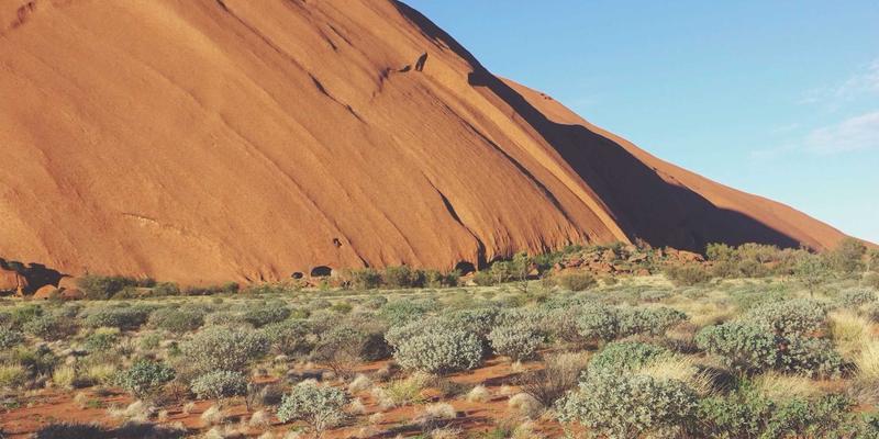 从边塞诗到现代诗：穿越千年的家国情怀与英雄书写