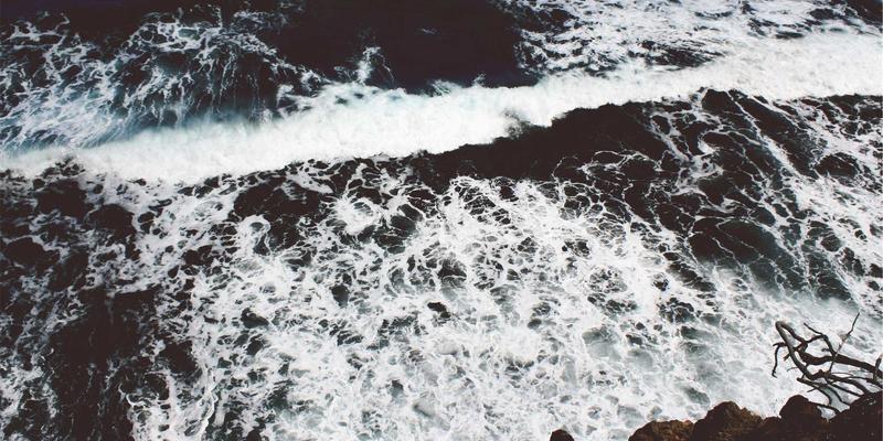 杜甫律诗：当古典格律的巅峰创造，叩问现代诗歌的语词边界