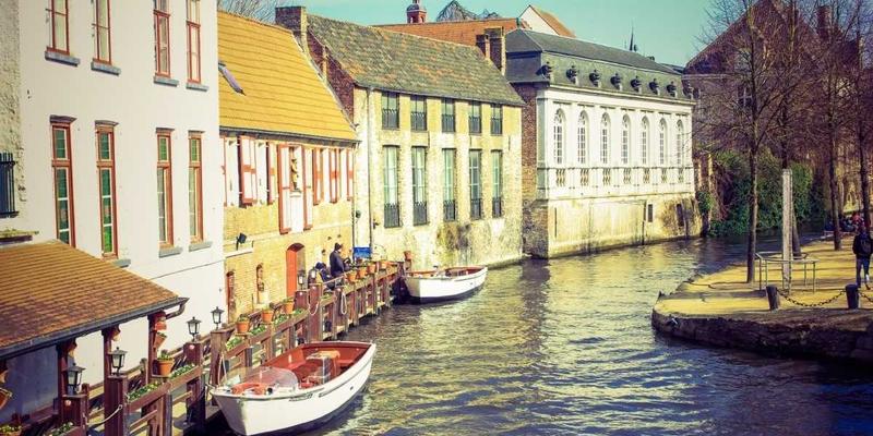 谢灵运山水诗的空间密码:古典诗人如何用感官重构自然,启示当代诗歌创作